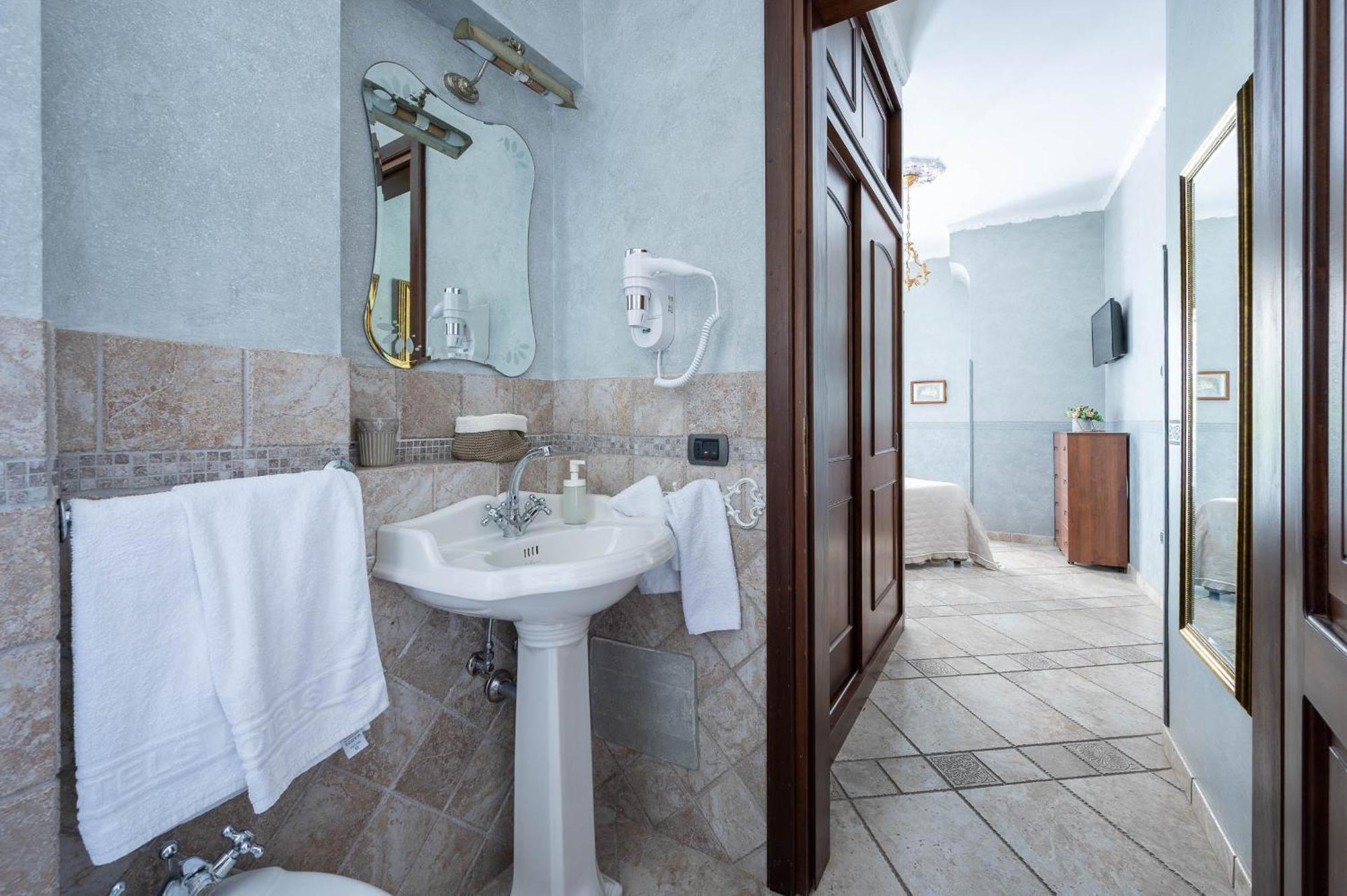 מאיורי Sunrise Guest House מראה חיצוני תמונה